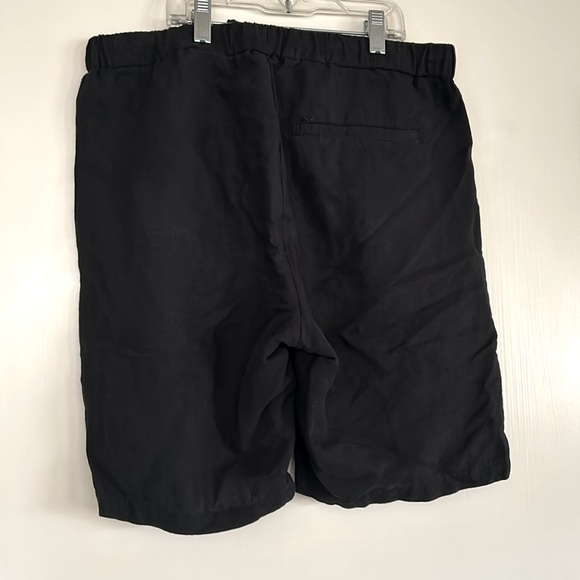 NWOT. H&M linen/ cotton relaxed fit black shorts. Lightweight summer wear. - Picture 5 of 8